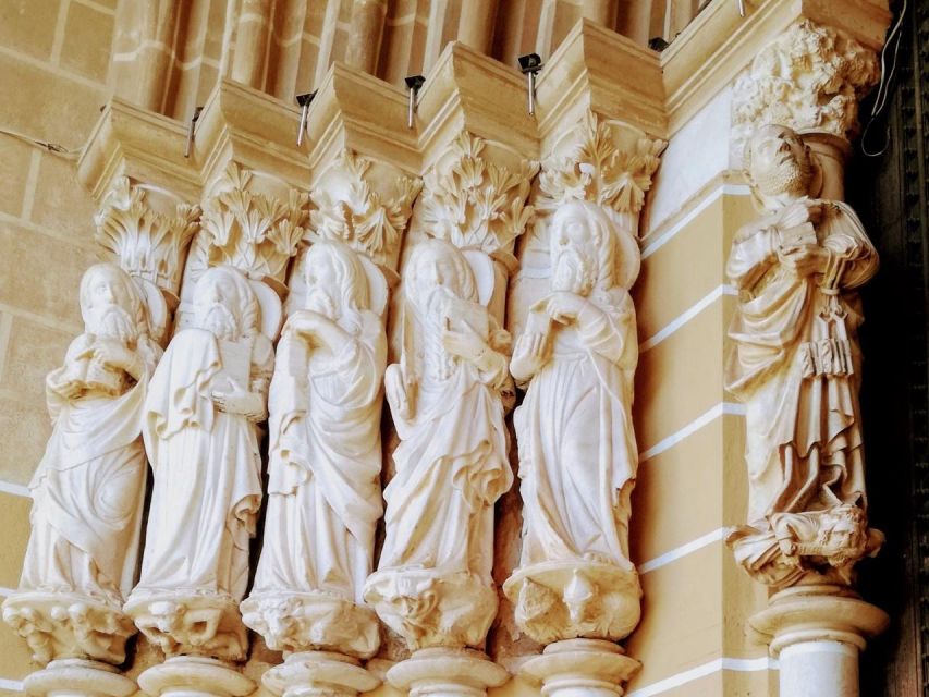 Private day tour to Évora: cork, factory, winery & the city - Évora on foot: Temple of Diana and the Roman rhythm