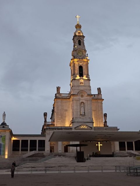 Private Fátima Tour: Fátima- Nazaré- Óbidos - One Day Route: Lisbon to Fátima, Nazaré, and Óbidos
