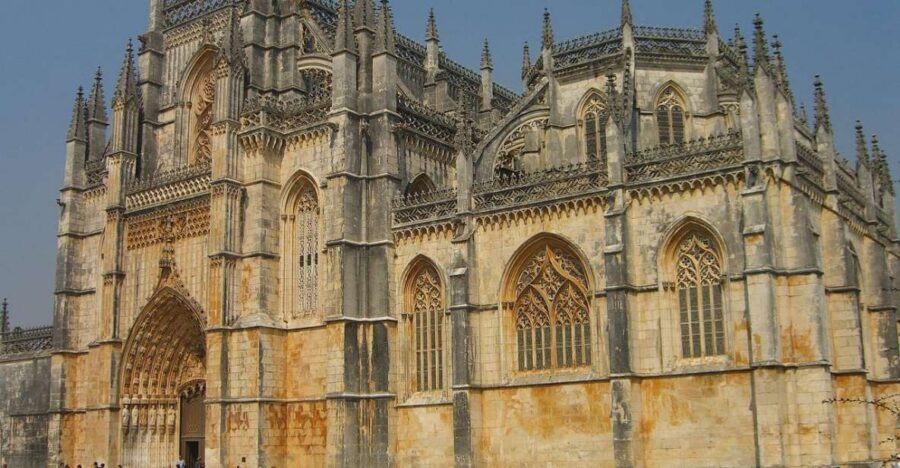 Private Full-day Tour to Fátima Nazaré and Óbidos - One 8-Hour Route That Covers Spiritual, Historic, and Coastal Portugal