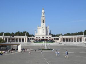 Private Full-day Tour to Fátima Nazaré and Óbidos - Lisbon Pickup and the Private Minivan Comfort Factor