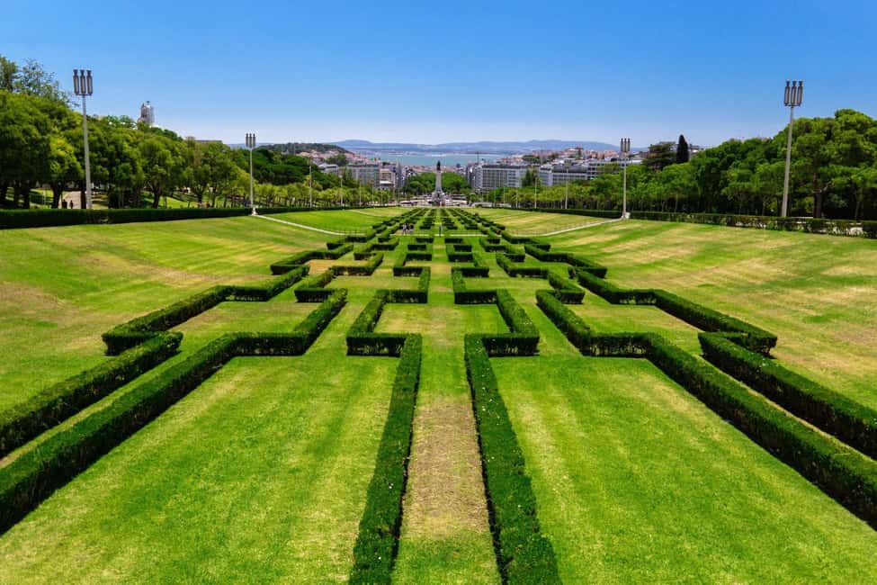 Private Tour: Cristo Rei, Belem, São Jorge Castle, 360°View. - What to plan for: timing, walking, and the Monday reality