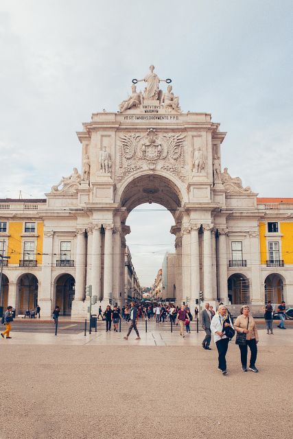 Private Tour in Lisbon - The 25th of April Bridge ride: one of Lisbon’s most cinematic transfers