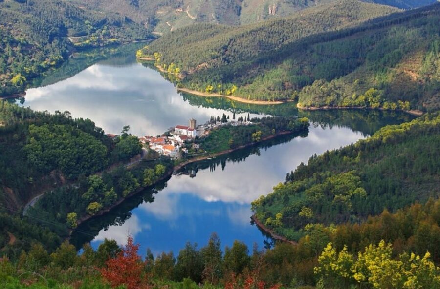 Private Tour - Tomar and Knights Templar Heritage - Almourol Castle on the Tagus: why the island fortress feels special