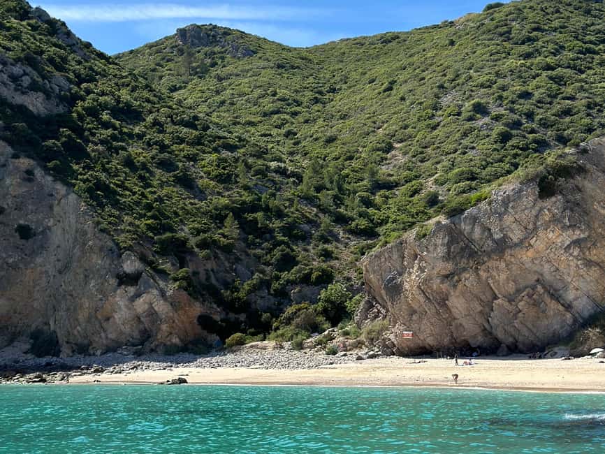 Sesimbra: Secret Beaches and Caves - The swim and the tasting break: regional liquor on a moving timeline