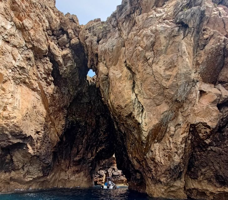 Sesimbra: Sesimbra and Espichel Grotto Tour - Mesas: marine erosion you can spot with a guide’s help