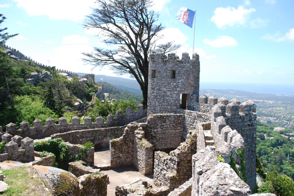Sintra: 4 MAJOR Monuments Tour E-Car com GPS Audio Guide - Adding Sintra’s beaches: Praia Grande, Praia das Maçãs, Azenhas do Mar
