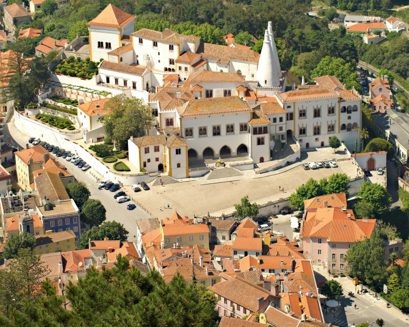 Sintra, Cascais & Estoril: Lands of stories, myths & legends - Sintra Palace Photo Stop: A Fast Way to Get Your Bearings