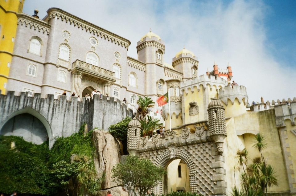 Sintra: Full Day guided tours by Van with Local guide - Getting started: Cynthia Cafe meeting point and pickup timing