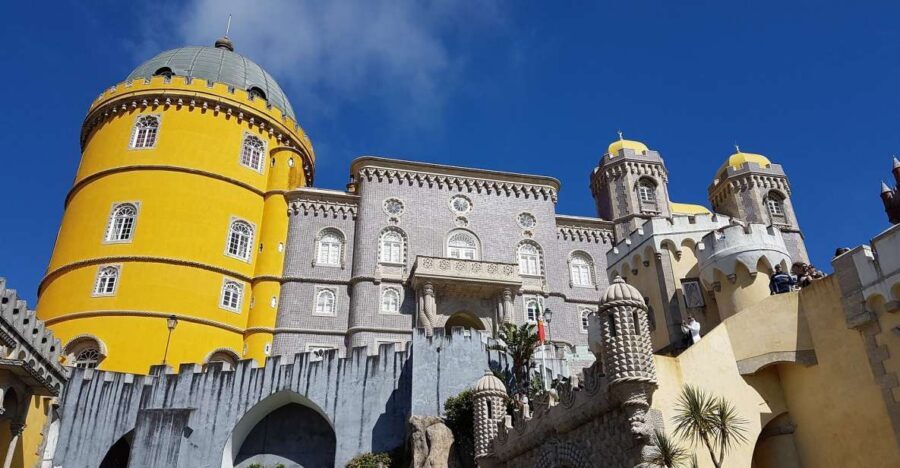 Sintra Palaces and Cascais Magical Experience Private Tour - Palácio da Pena: the UNESCO palace visit that sets the tone