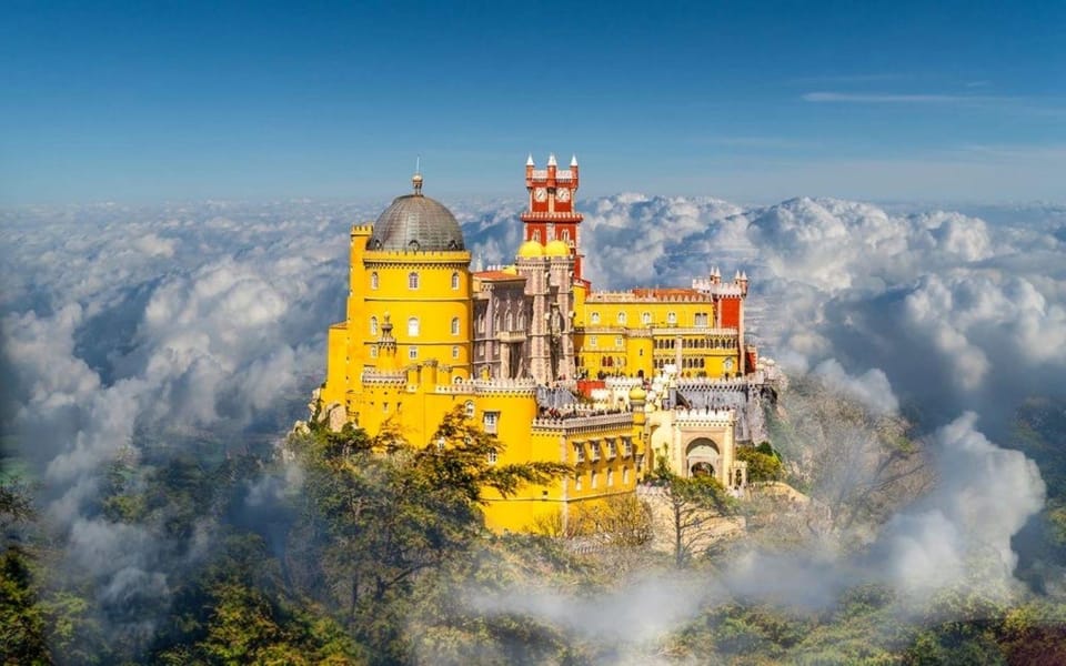 Sintra Polski Przewodnik+Pena Palce + Cabo da Roca + Cascais - Sintra old town time: guided orientation plus real freedom