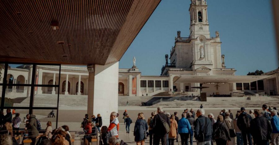 Wonders of Fátima Half Day Private Tour - Chapel of Apparitions and Sanctuary Square: the scale surprise