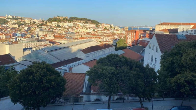 Лиссабон: сверху вниз под правдивые и вымышленные истории - A Lisbon walk that moves like a plot (not a checklist)