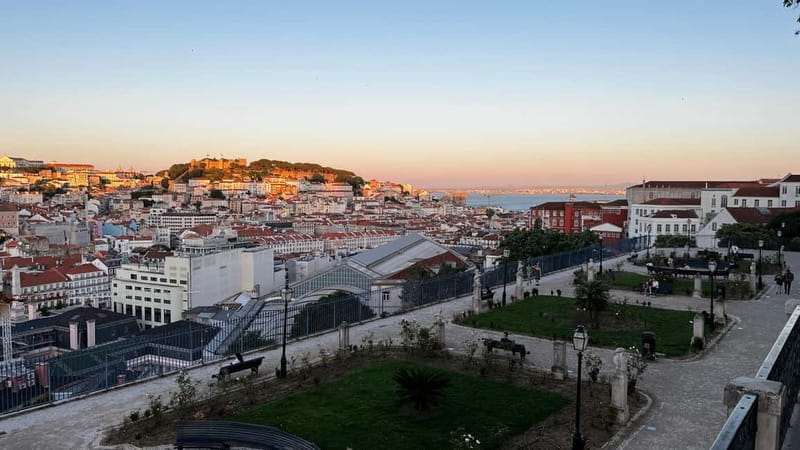 Лиссабон: сверху вниз под правдивые и вымышленные истории - Elevador da Glória to Bairro Alto: Lisbon’s vertical life